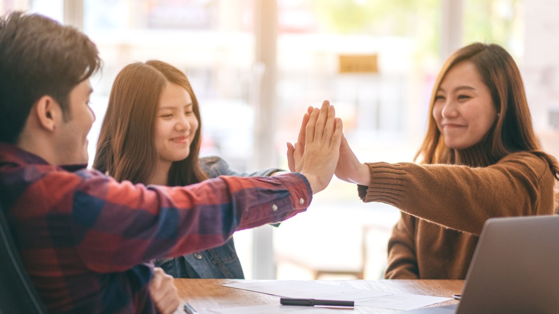 Effective Teamwork in the Workplace: The Ultimate Guide to Boost Productivity & Morale